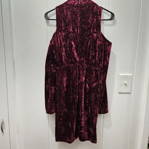 Lulu's Crushed Velvet Cold-Shoulder Bodycon Cocktail Dress Size Small - Picture 9 of 14